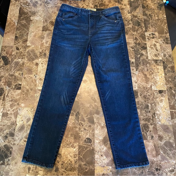Democracy Denim - Democracy “Ab”solution straight leg slightly cropped jeans size 4